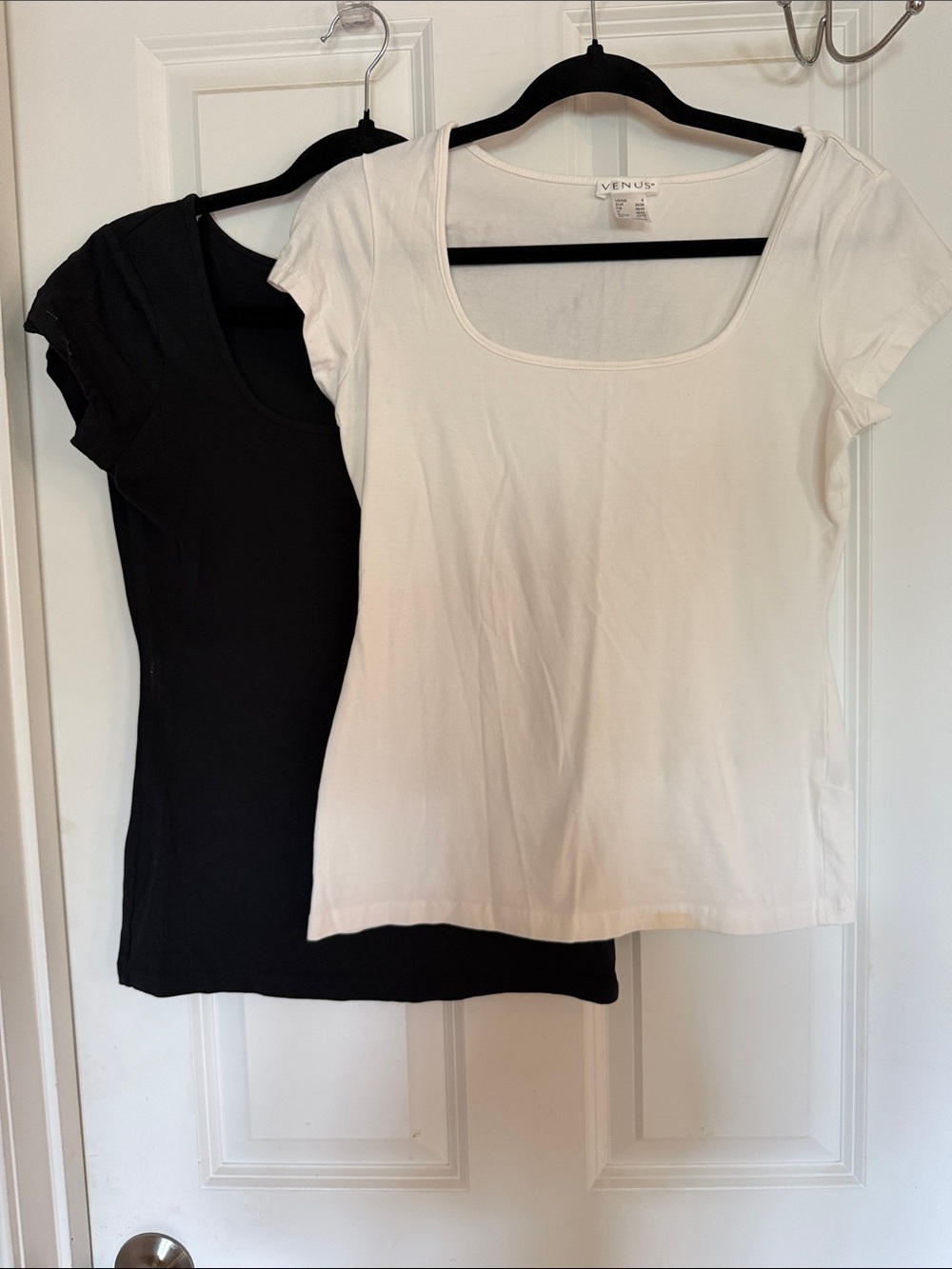 VENUS Scoop Neck Short Sleeve Tees in White and Black